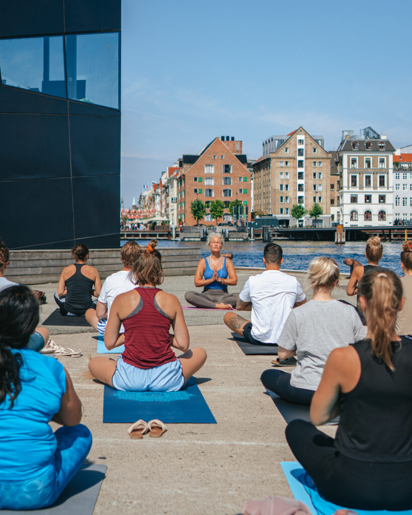Morgenyoga på kajen