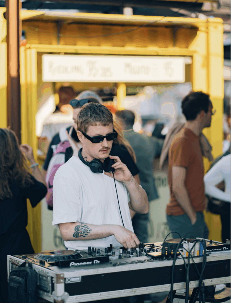 DJ